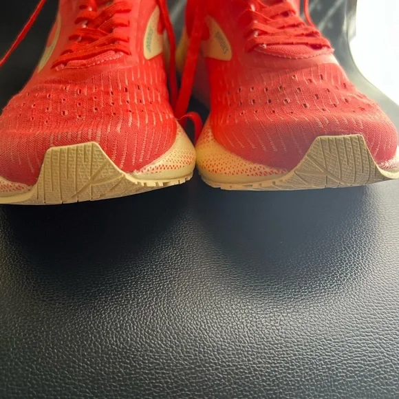 Brooks Women's Hyperion Tempo Size 9.5 Medium - Picture 9 of 10